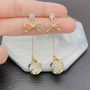 Vintage Style Elegant Bowknot Drop Earrings - Image 5